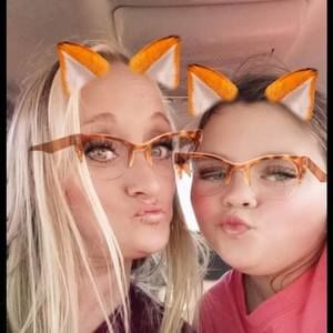 Meet your Posher, Dena